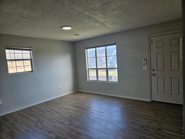 Foto del edificio - 1830 N Troost Ave