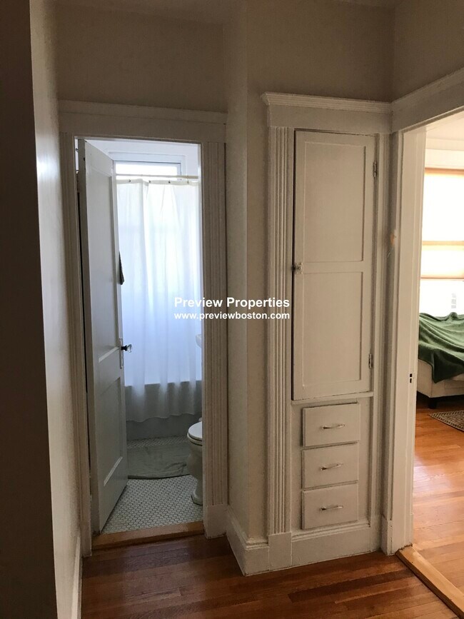 Building Photo - 32 Sidlaw Rd