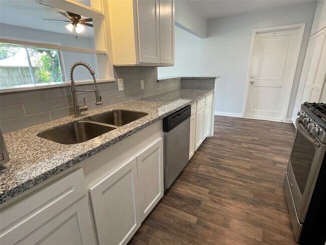 Building Photo - 5109 Verdome Ln