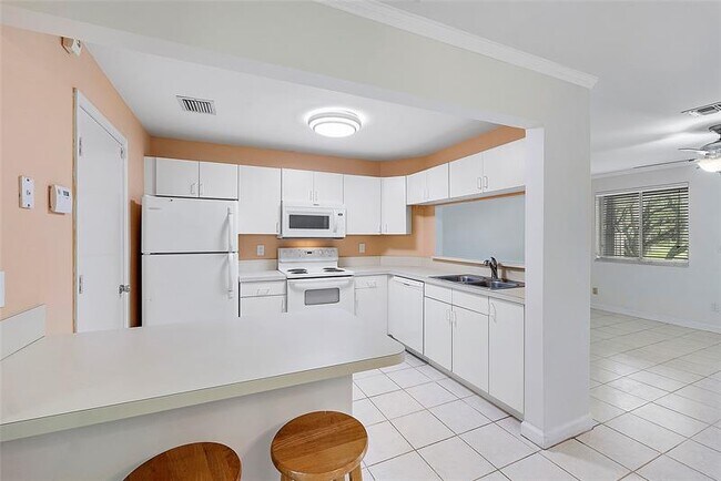 Foto del edificio - 2169 Discovery Cir W