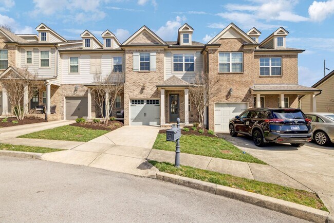 Foto del edificio - 3 BR/2.5 BA Luxury Townhome