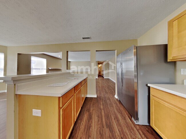 Foto del edificio - 1349 Oak Lake Ln