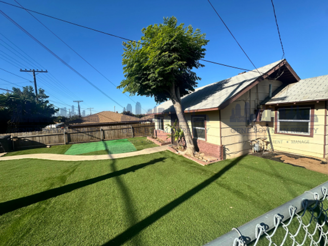 Building Photo - Charming 3-Bedroom Home with Fenced Yard i...