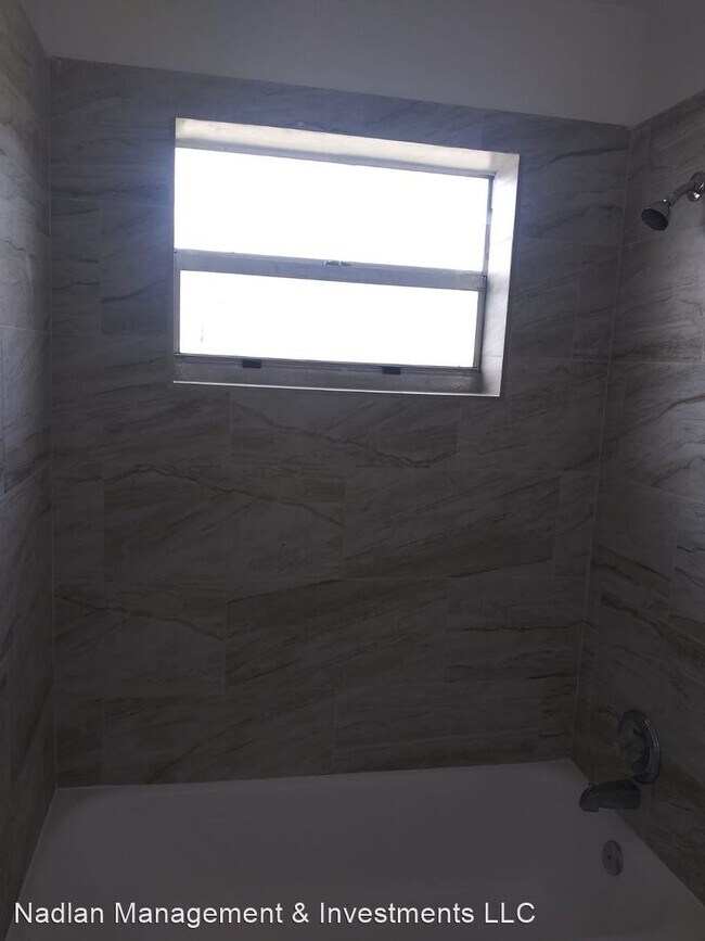 Building Photo - 17031 NE 21st Ave