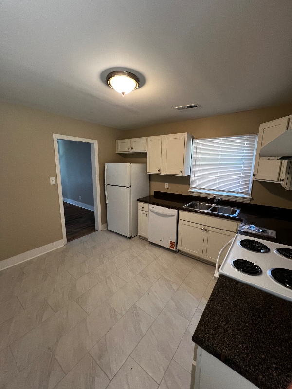 Building Photo - 5026 Lochlain Dr
