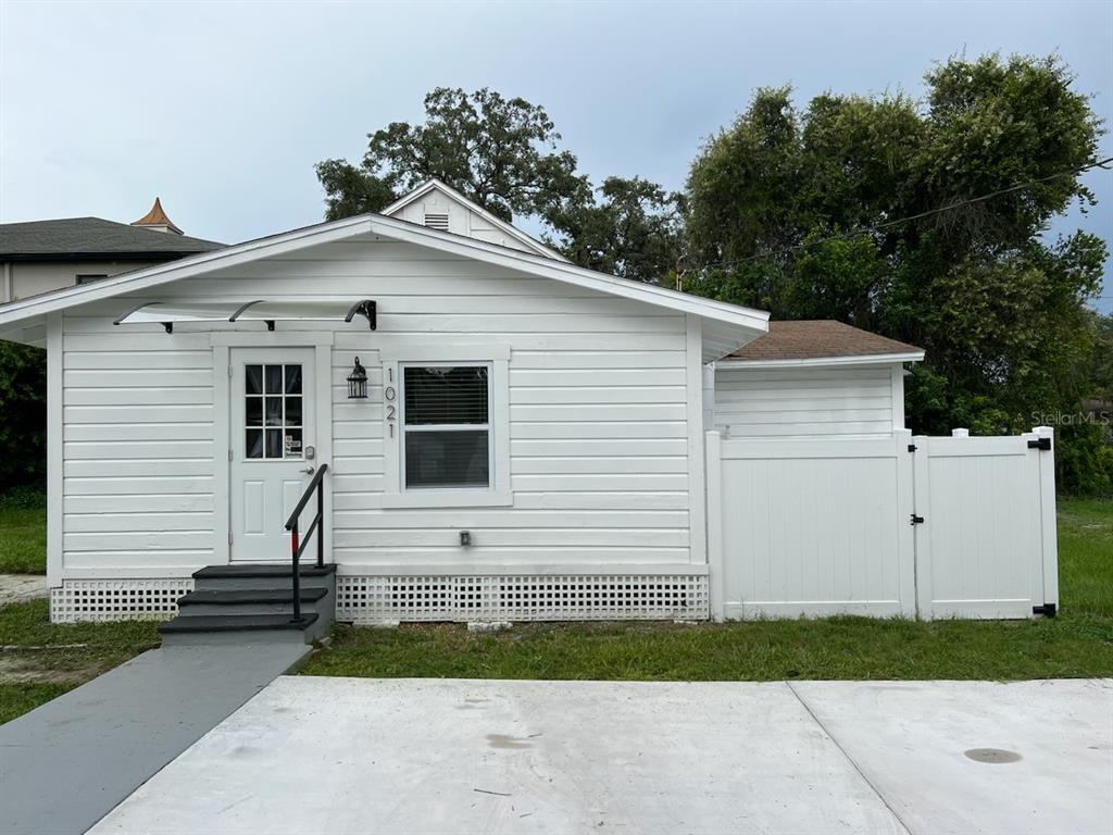 Primary Photo - 1021 W Busch Blvd