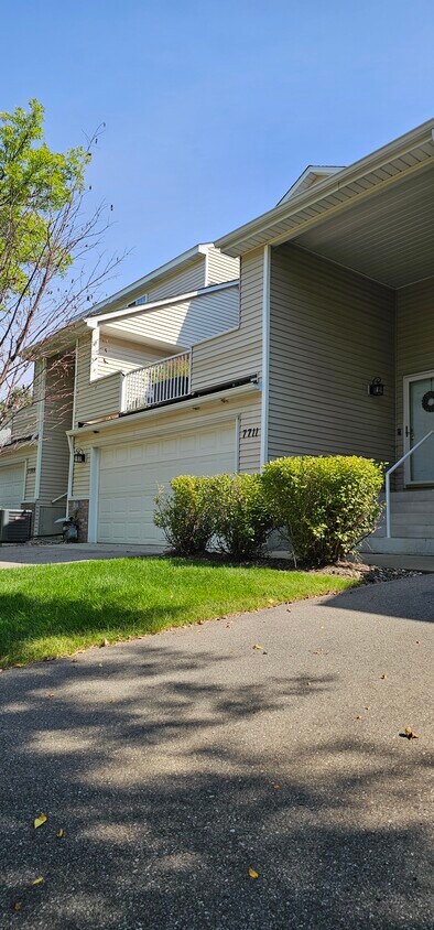 Foto principal - 7711 Nicholas Way