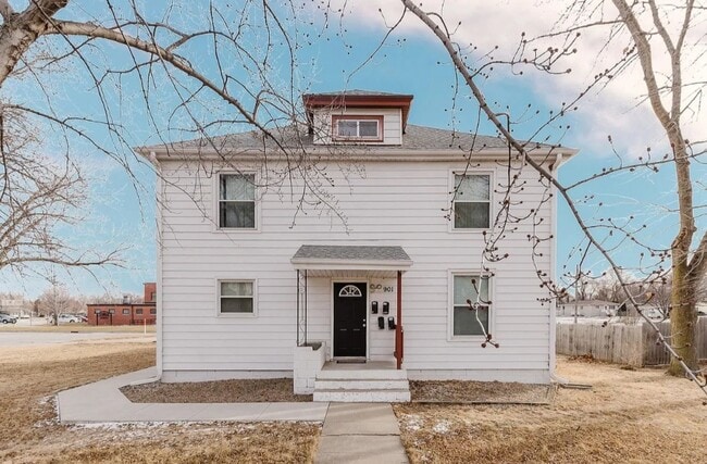 Building Photo - 901 S 1st St