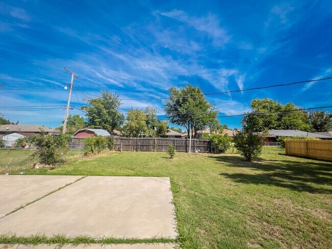 Building Photo - This Perfect Home Awaits!