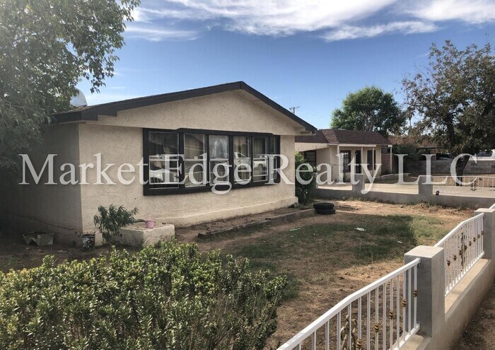 Primary Photo - 3213 W Holly St