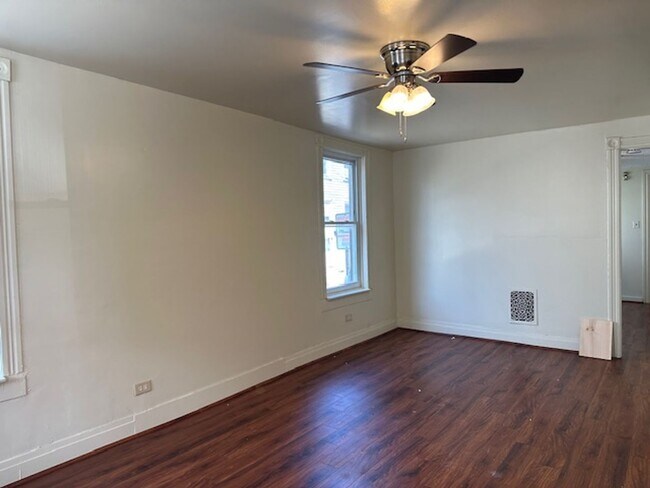 Building Photo - 921 Lehman St