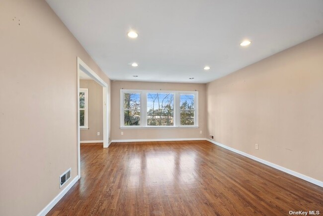 Building Photo - 32 Ridge Dr