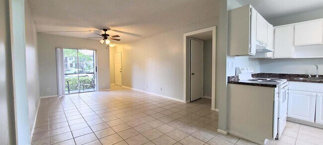 Foto del edificio - 701 Gardens Dr