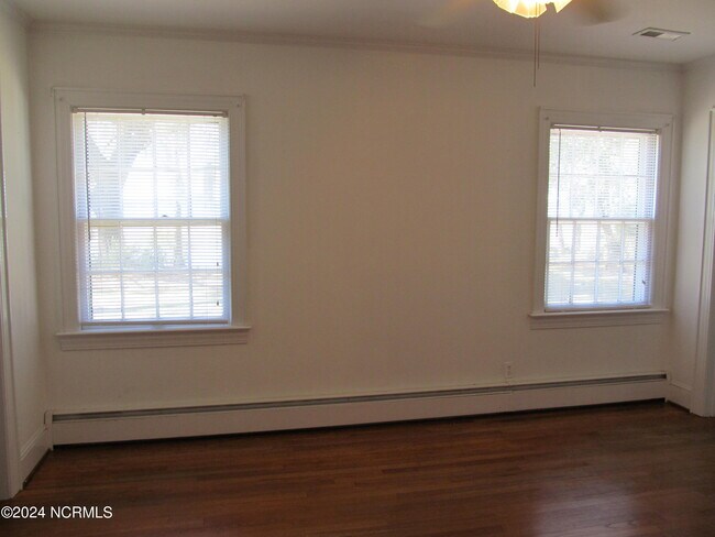 Building Photo - 919 Isabella Ave Ext