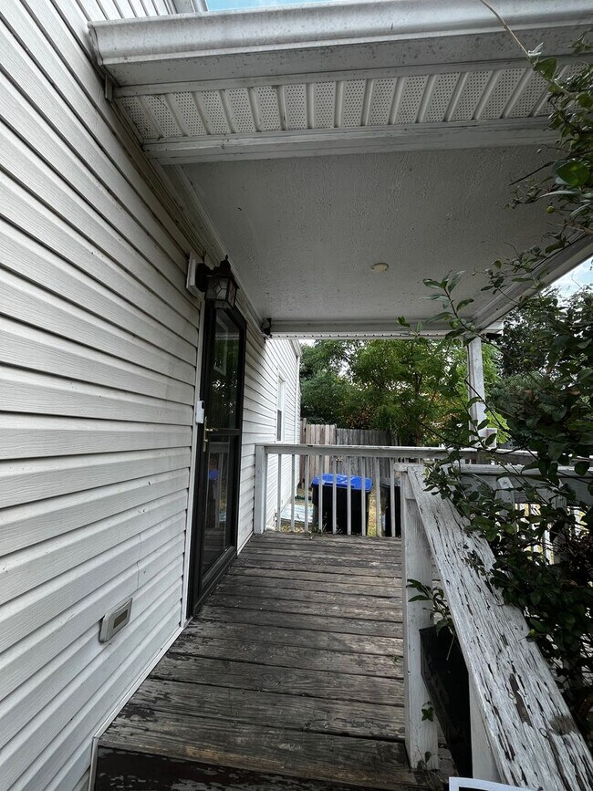 Foto del edificio - PORTLAND HOME WITH YARD