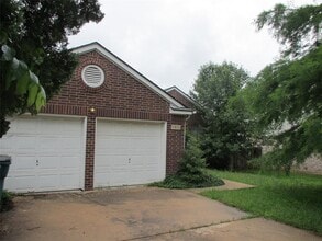 Building Photo - 1811 Lion-Heart Dr