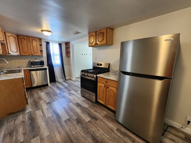 Building Photo - Best Deal - Single Family Home! Large Dog OK!