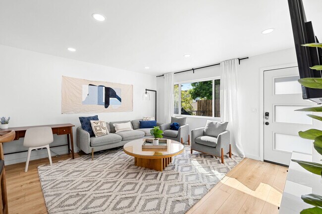 Foto del edificio - 321 N Gertruda Ave