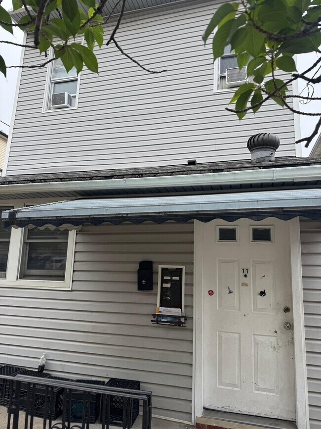 Foto del edificio - 11 Bryant Ave