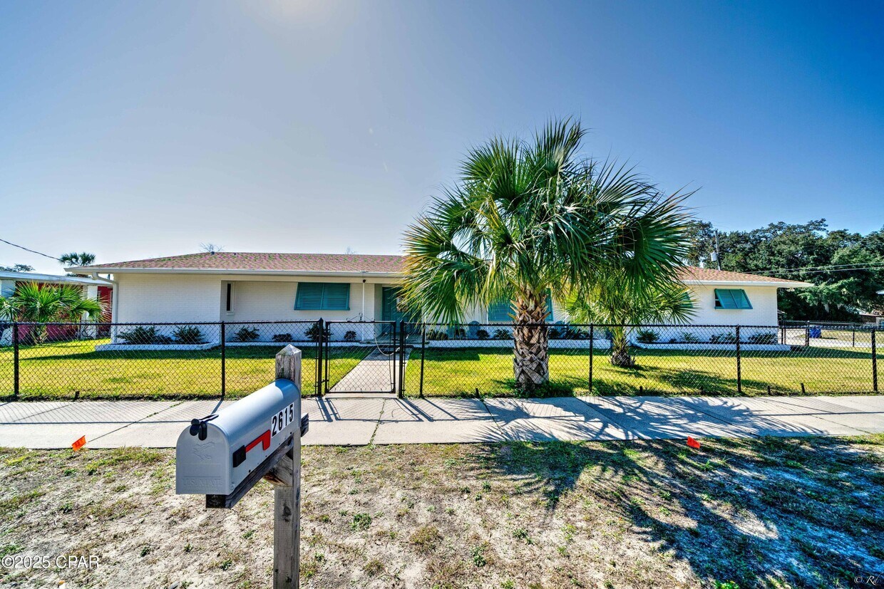 Foto principal - 2615 11th St