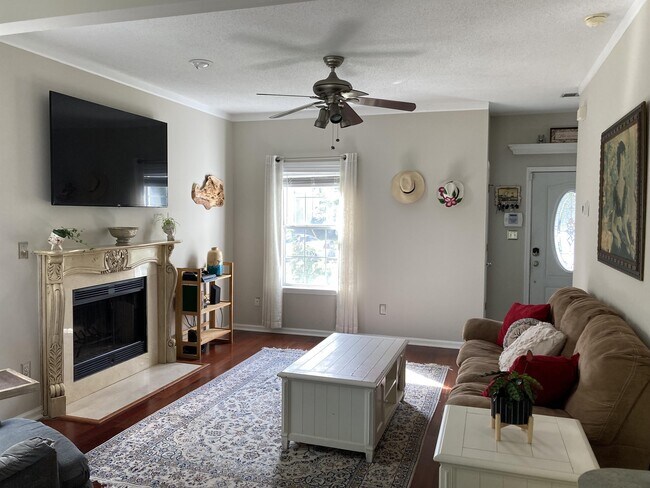 Foto del edificio - 5340 Pandoria Ave