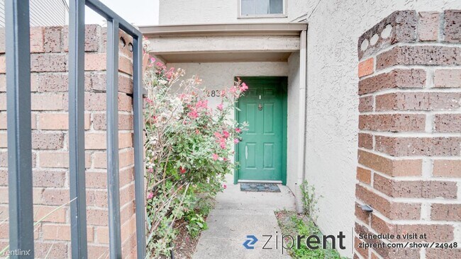 Building Photo - 3 br, 2.5 bath Townhome - 12835 Burninglog...