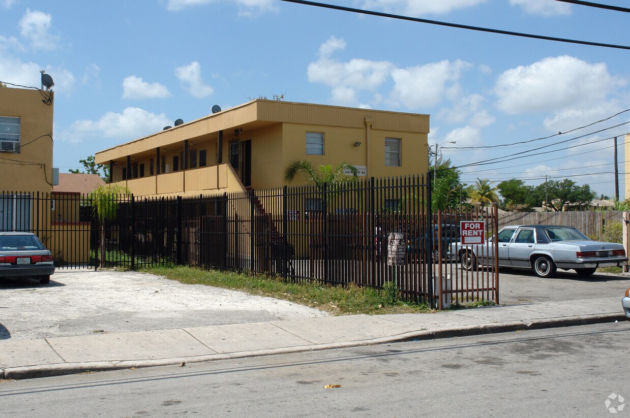 Foto del edificio - 448-458 NW 7th St