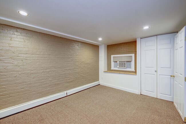 Basement Floor - Bedroom #4 - Size: 9.5' x 12', 114 sq/ft - 237 11th ST SE