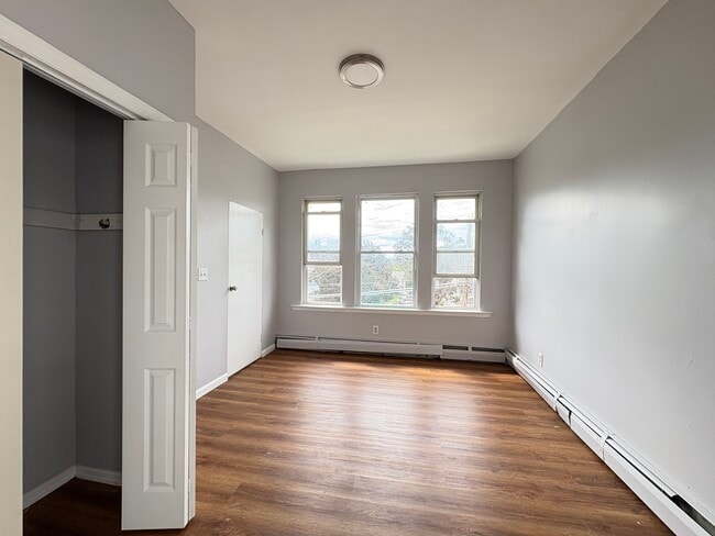 Building Photo - 1104 Grove St