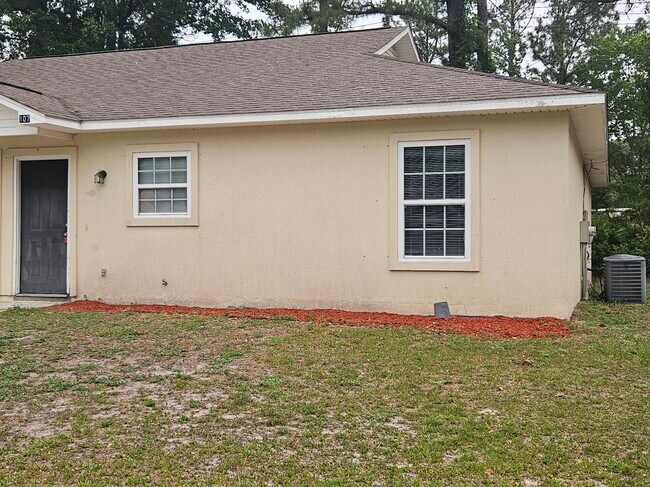 Building Photo - 107 Lively Oaks Dr