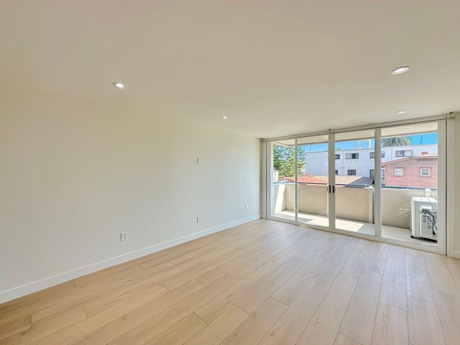 Building Photo - Beautiful 2BD/2BA Fully Remodeled w/ Reserved Parking & AC in Mission Beach!