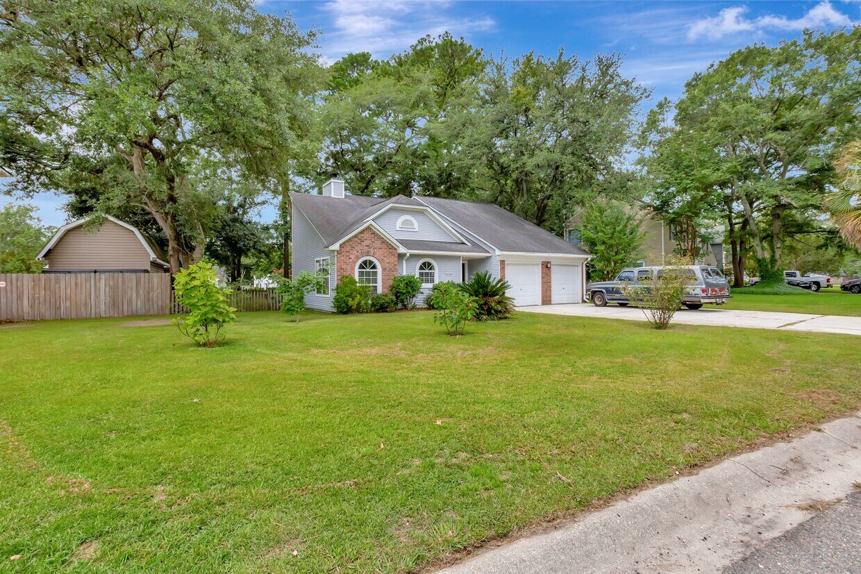 Foto principal - Charming 3 bedroom with Spacious Backyard ...