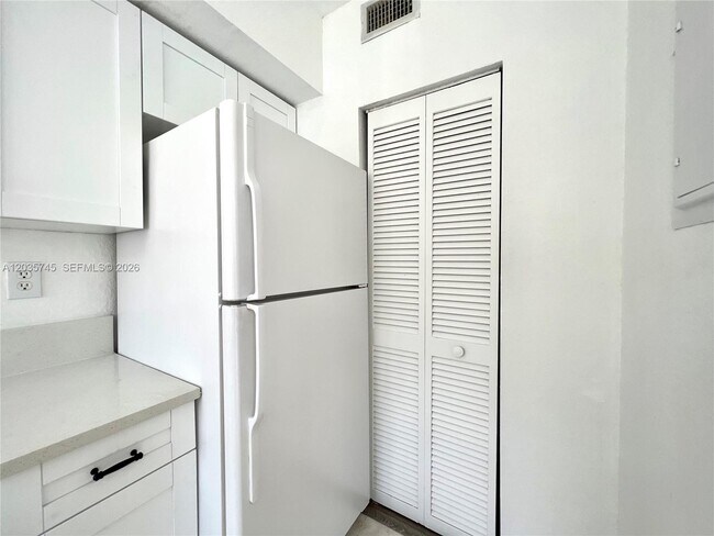 Foto del edificio - 444 NW 84th St