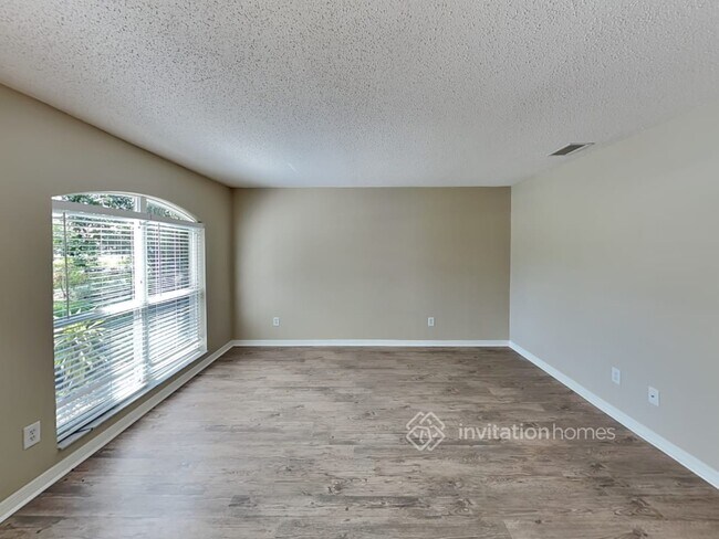 Foto del edificio - 5425 Windbrush Dr