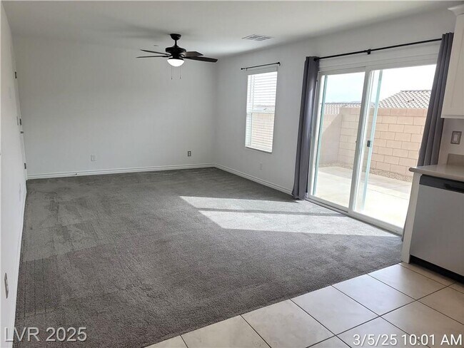 Building Photo - OUTSTANDING TOWNHOME IN GATED HENDERSON CO...