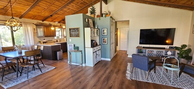 Building Photo - 37 Oak Pl