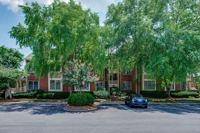 Photo - Two Bedroom Condo With Office in Green Hills