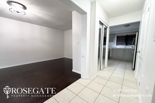 Building Photo - Bright & Modern 3-Bed Townhome in Ancaster...