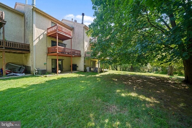 Building Photo - 9000 Ayrdale Crescent