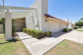 Building Photo - 5526 N 71st St