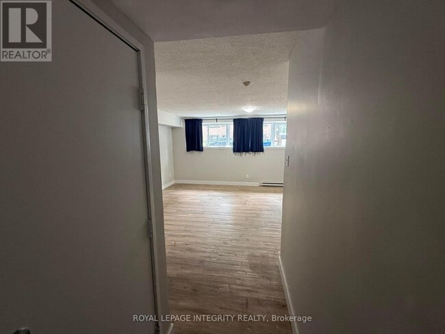 Building Photo - 1435 Morisset Ave