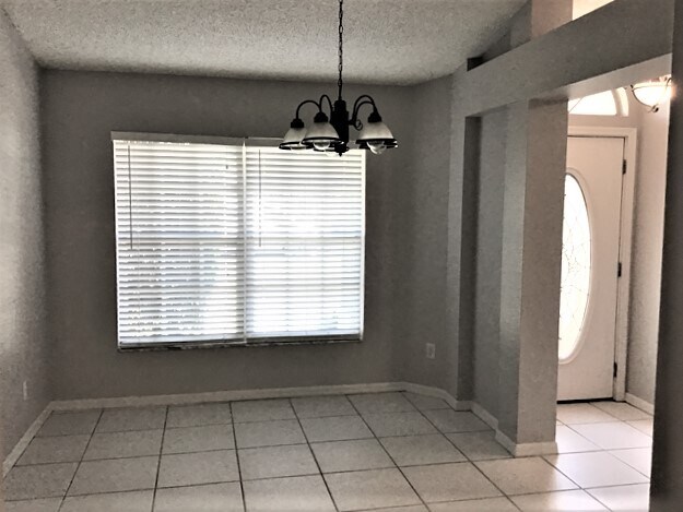 Foto del edificio - 805 Topaz Dr