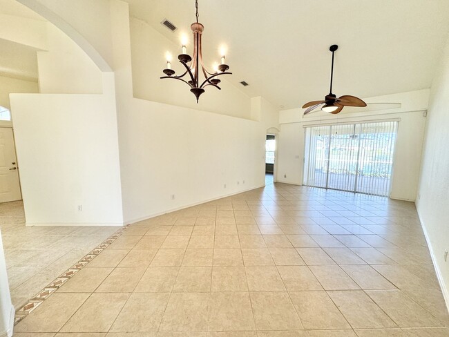 Building Photo - ** IBIS COVE ** 3 BED / 2 BATH - 2 CAR GAR...