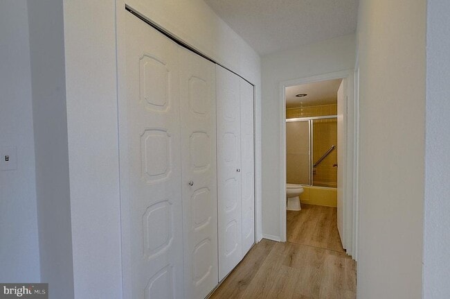 Foto del edificio - 5225 Pooks Hill Rd