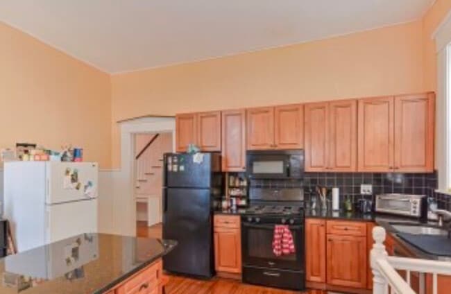 Building Photo - 139 Hillside St