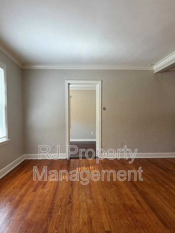 Building Photo - 2888 Midland Ave