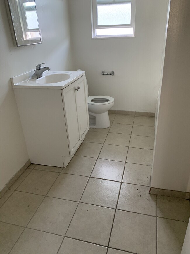 Bathroom - 4450 Overland Ave