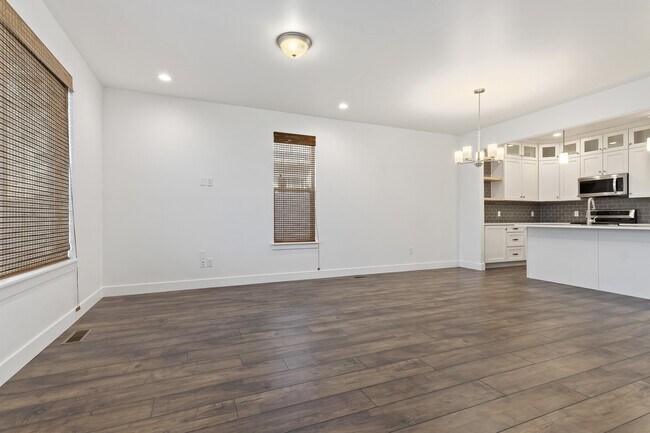 Photo - 14806 Queens Garden Ln (Bluffdale, UT) House