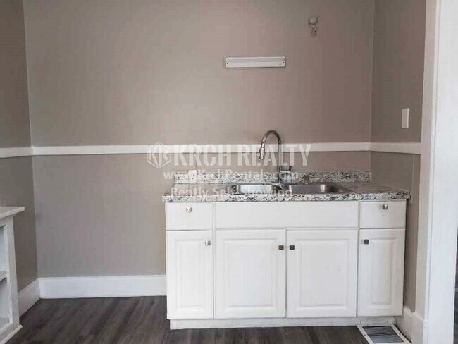 Foto del edificio - Two Bedroom One Bathroom home in west Tole...