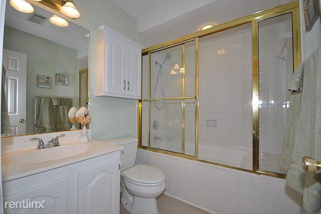 Building Photo - 3 br, 3.5 bath Townhome - 110 Riverbend Dr